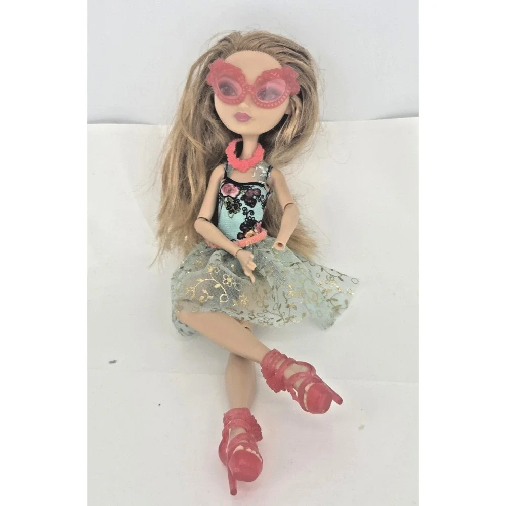 Ever After High Ashlynn Ella Mirror Beach Doll with Brush & Glasses Missing Hand